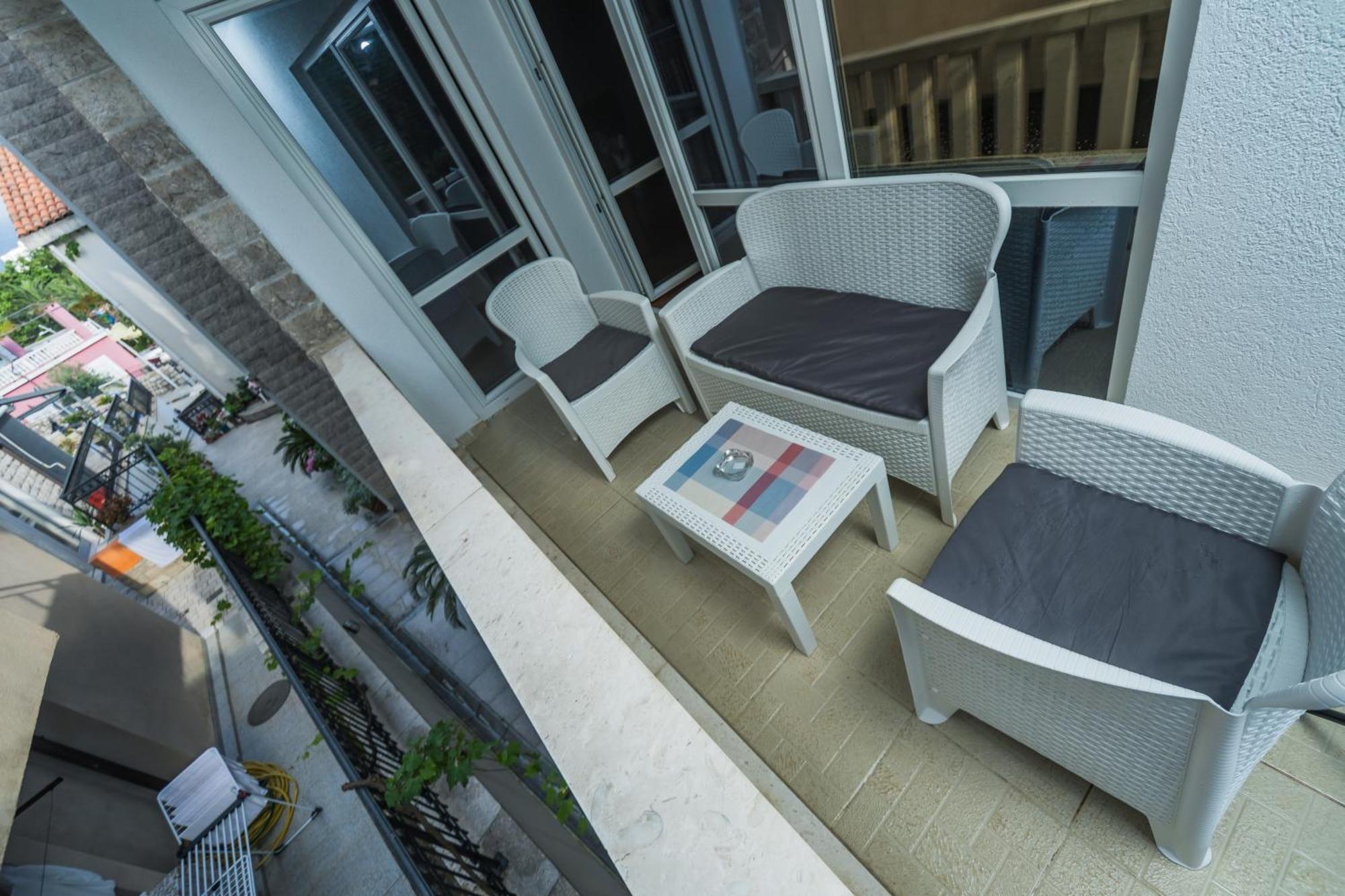 Apartments Franicevic Petrovac Kültér fotó