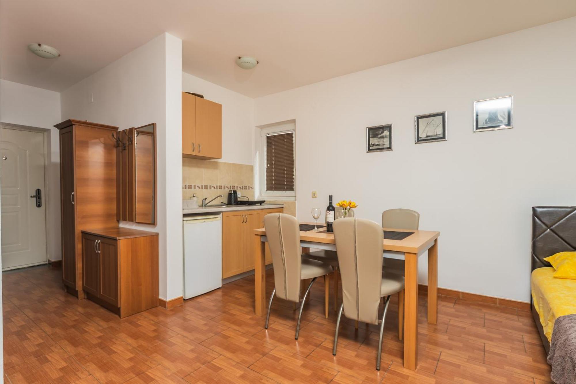 Apartments Franicevic Petrovac Kültér fotó