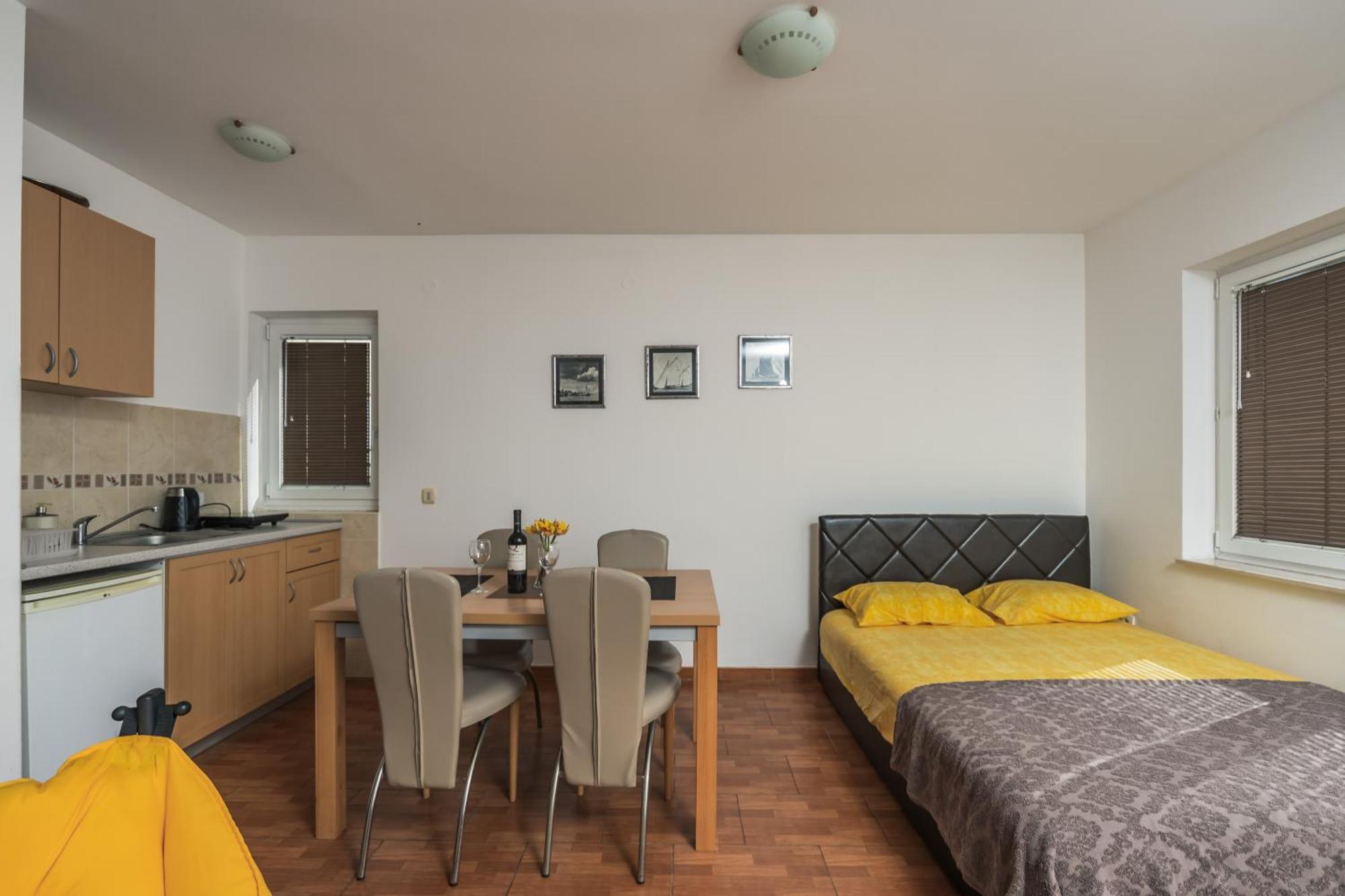 Apartments Franicevic Petrovac Kültér fotó