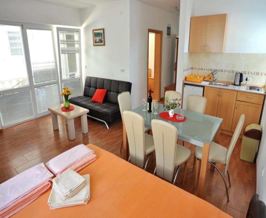 Apartments Franicevic Petrovac Szoba fotó
